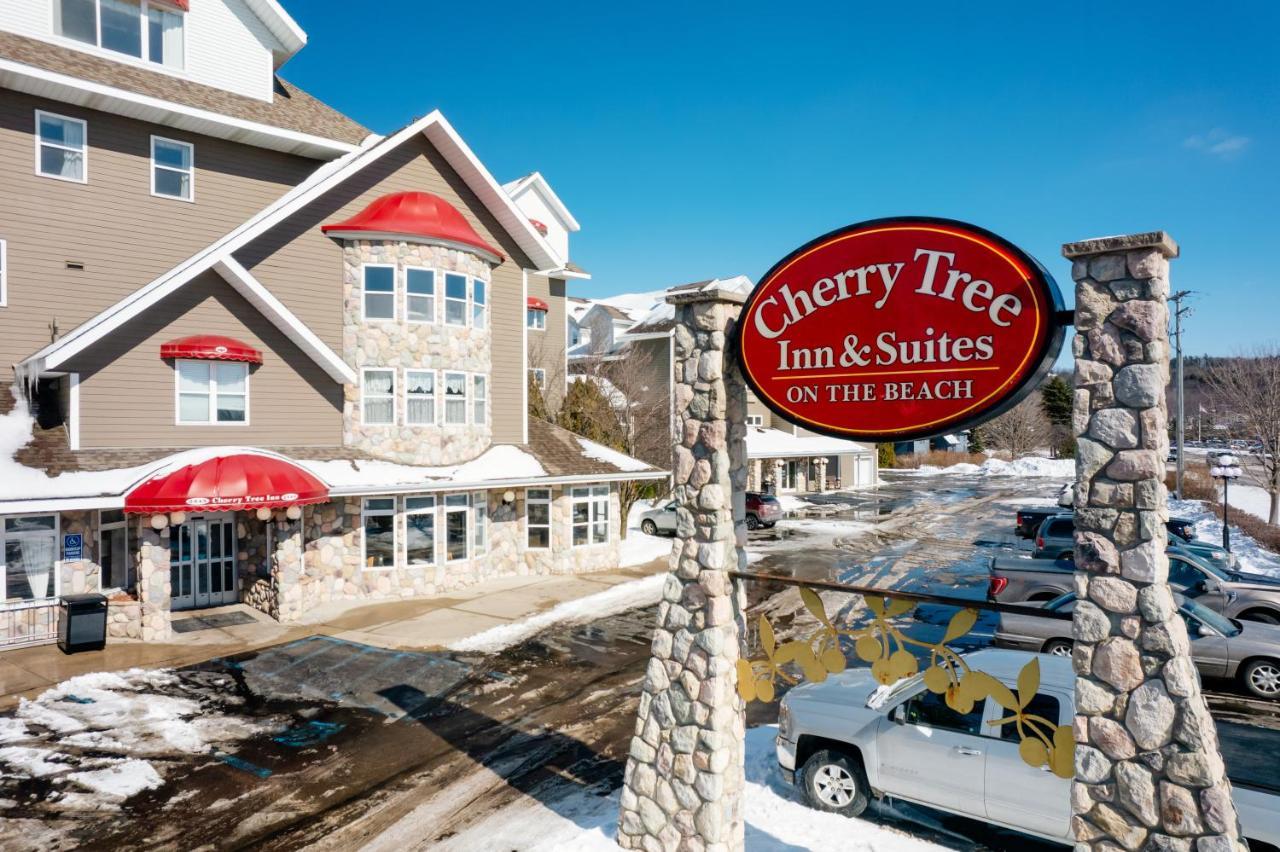Cherry Tree Inn & Suites Traverse Stadt Exterior foto