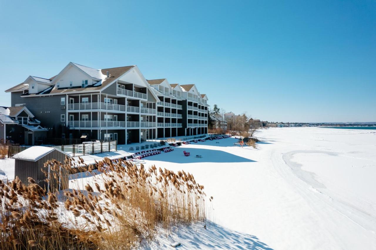 Cherry Tree Inn & Suites Traverse Stadt Exterior foto