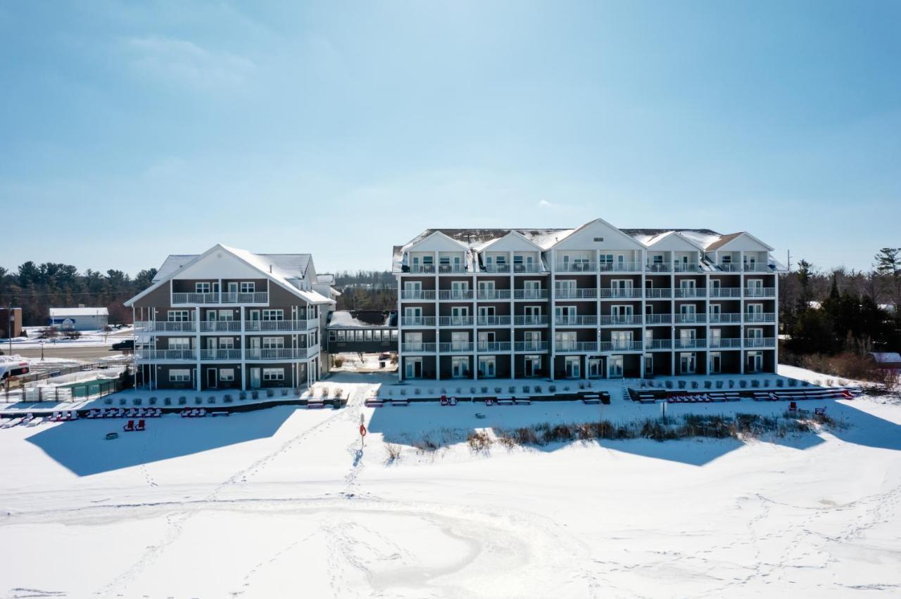 Cherry Tree Inn & Suites Traverse Stadt Exterior foto