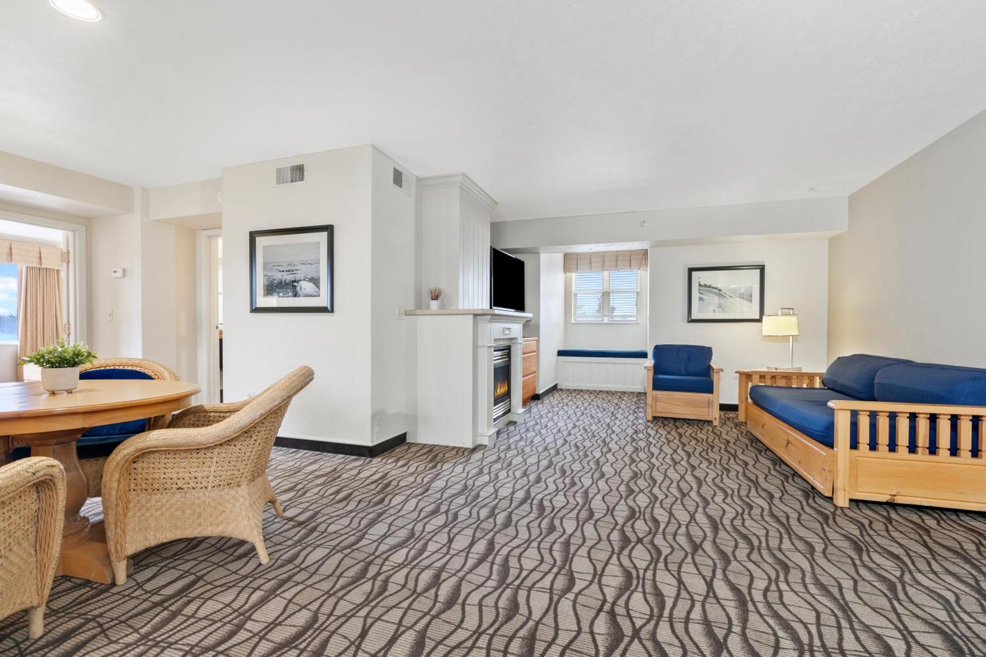Cherry Tree Inn & Suites Traverse Stadt Exterior foto